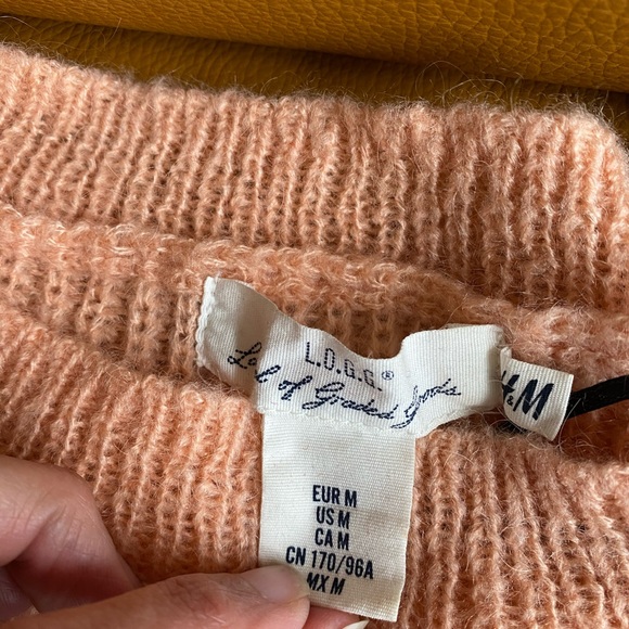 Salem - pink sweater - Picture 2 of 4